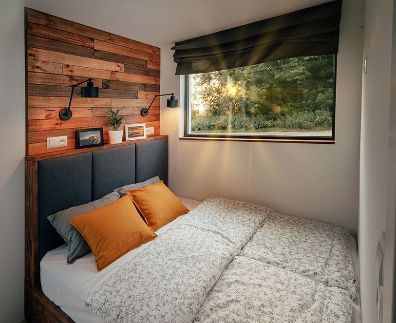 Wygodna i komfortowa sypialnia w cube44 by modulars